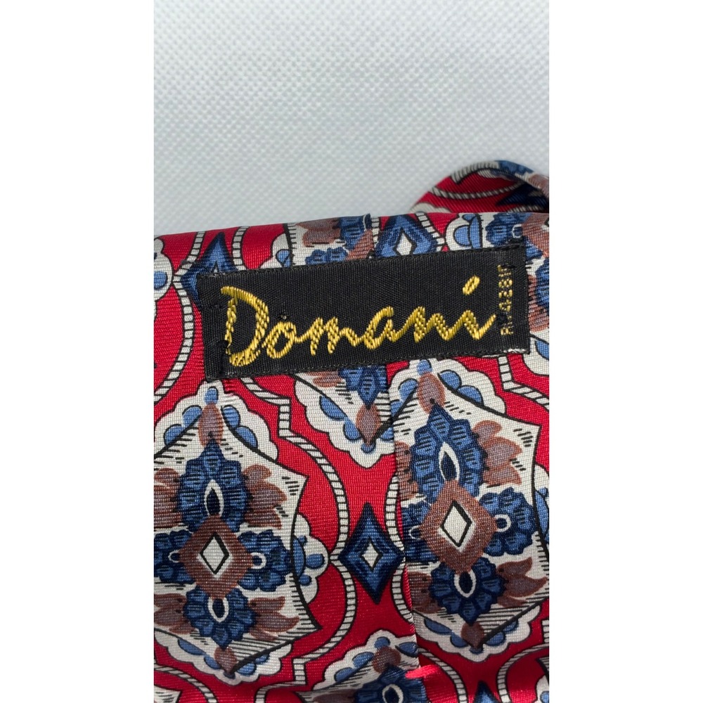 Domani Mens Red Blue Medallion Geometric 100% Italian Silk Necktie 4 Inch Width - Picture 4 of 7